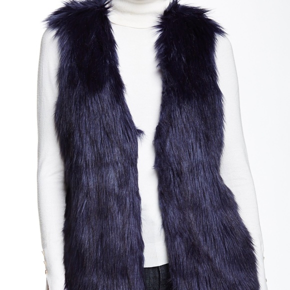 Romeo & Juliet Couture Jackets & Blazers - Romeo & Juliet Couture Navy Faux Fur Vest M